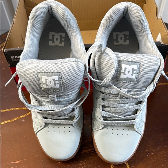 DC Shoes Light green with Khaki soles. Mens Skate shoes worn 1 time. - Picture 3 of 8